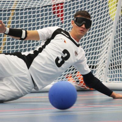 September 2017: Thomas Steiger, Bundesliga-Spieler beim BVSV Nürnberg e.V. und Nationalspieler, gewinnt mit dem deutschen Team die Silbermedaille bei den Goalball-Europameisterschaften 2017 in Finnland. zurück. Er steuert 9 Tore zum hervorragenden Abschneiden der deutschen Mannschaft bei. Wir sind stolz auf den Nürnberger Schützling und gratulieren ihm und dem gesamten deutschen Team sehr herzlich.