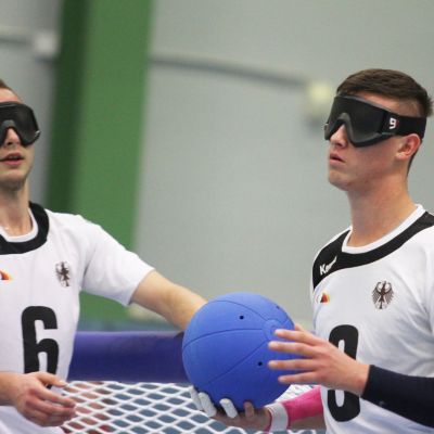 September 2017: Thomas Steiger, Bundesliga-Spieler beim BVSV Nürnberg e.V. und Nationalspieler, gewinnt mit dem deutschen Team die Silbermedaille bei den Goalball-Europameisterschaften 2017 in Finnland. zurück. Er steuert 9 Tore zum hervorragenden Abschneiden der deutschen Mannschaft bei. Wir sind stolz auf den Nürnberger Schützling und gratulieren ihm und dem gesamten deutschen Team sehr herzlich.