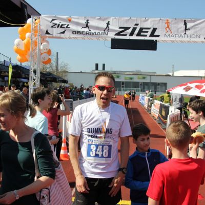 JUHU! Unser Gipfelstürmer landet in neuer persönlicher Bestzeit (03:05:07) auf dem 3. Platz (1. Platz AK M40).