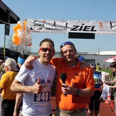 Mit Michael Cipura, der heute den Zieleinlauf moderierte.