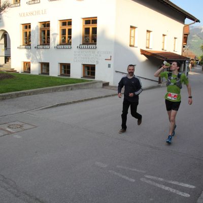 Martin Köchle, ein 23-jähriger Lokalmatador aus Völs, wird den ganzen Tag von seinem Vater unterstützt und wird am Ende 11.