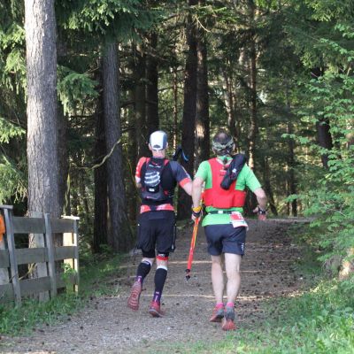 Das Duo verschwindet in Richtung Stubaital.
