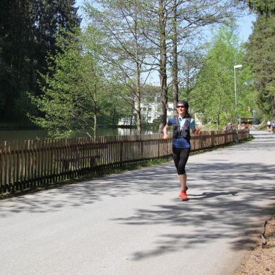 Am Herzsee signalisiert Kathi, dass er ihr gut geht. 