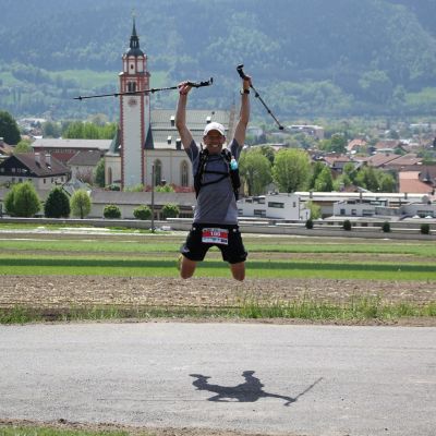 Und Andreas Allwang ist ein Phänomen! Plötzlich bittet er zum Fotoshooting und führt Luftsprünge auf. Nach ca. 70(!!!) Kilometern.