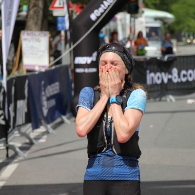 Dann gibt es Emotionen PUR! Kathi wird erste Frau und schafft die 85 KM unter 9 Stunden. Wahnsinn!