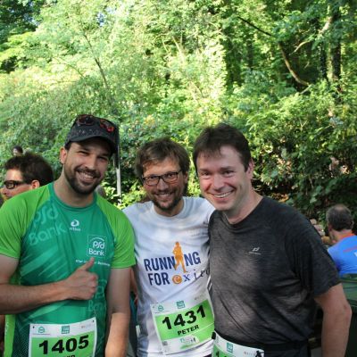 Währenddessen bereitet sich unsere Crew auf den Lauf vor. Inklusive spontanem Treffen mit einem Wegbegleiter unserer Agentur, David vom Co-Sponsor PSD Bank.