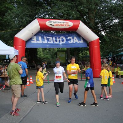 Und greifen sich direkt die wirklisch schöne Medaille in Löwen-Form ;-)