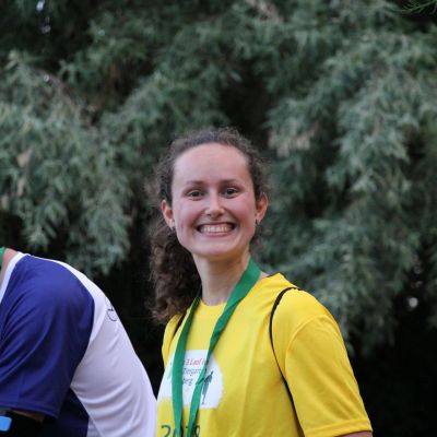 2018: exito Gipfelstürmer Aneta strahlt nach ihrer erfolgreichen Tiergartenlauf-Teilnahme.