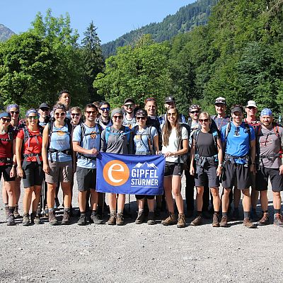 22 exito Gipfelstürmer machen sich in Oberstdorf auf den Weg in den Bregenzer Wald.