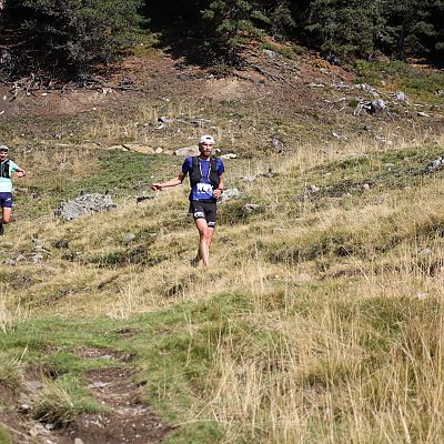Jochen hat sich derweil auf dem letzten Downhill zur Klausner Hütte/Rifugio Chiusa​ positioniert. Das Duo Lukas Naegele / Sebastian Hallmann erreicht als erstes V2.