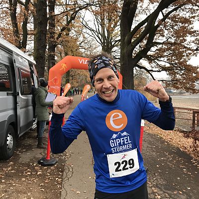 November 2018: 10 km in 38:10, starker 10. Platz! Echter Laufspaß für unseren "Gipfelstürmer" Stefan bei der Nürnberger "Winterlaufserie" am Dutzendteich.