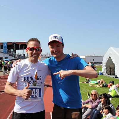 April 2018: Läufer Stefan und Supporter Jochen beim Obermain-Marathon 2018.