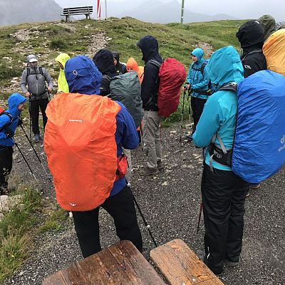 Juli 2018: 2. exitoAlpenCross Etappe. Der dritte Tag beginnt regnerisch. Abstieg ins Kleinwalsertal.