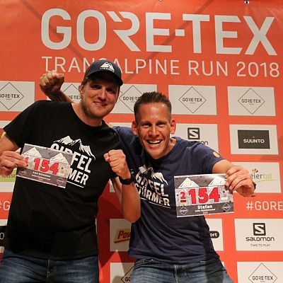 September 2018, Transalpine Run: Team "exito Gipfelstürmer" am Vorabend von Etappe 1.