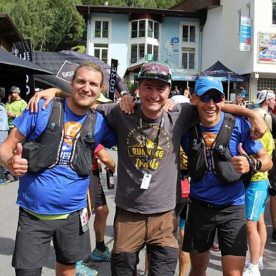 September 2018, Transalpine Run: Zielfoto in Sölden mit Supporter und Trail-Fotograf Jochen.