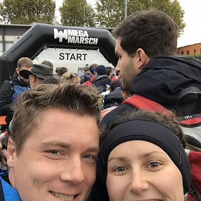November 2018: Gipfelstürmerin Aneta mit Sven-Erik kurz vor dem Startschuss zum 50 km langen Megamarsch in Stuttgart.