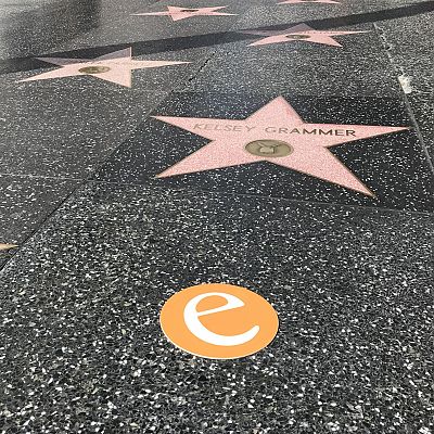 März 2019, Los Angeles: Dank unseres italienischen Team-Mitglieds Giuseppe hat es unser "e" auf den Hollywood Walk of Fame geschafft. Für unser "e" führen wir auf dem berühmten Gehweg in Los Angeles mal eben eine sechste Kategorie namens "Globetrotter" ein.