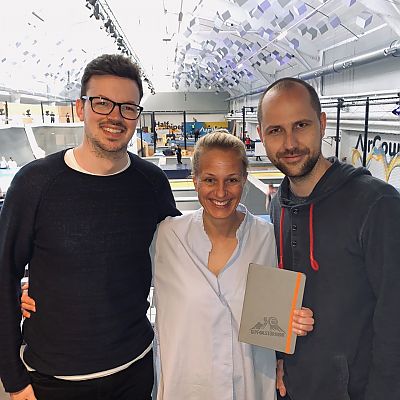 April 2019: Basti zu Besuch bei unserem neuen Kunden AIRTIME Trampolinpark Nürnberg. Spannender Austausch mit Anne und David (fourplex Kreativbüro).
