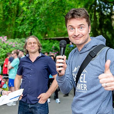 Mai 2019: 4. Tiergartenlauf Nürnberg. Jochen mit Sprecher Andi und Co-Sponsor Ulli (VGN).
