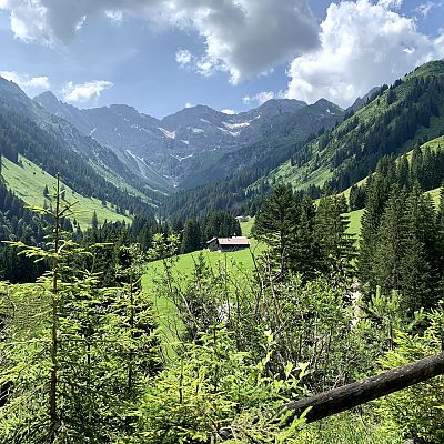 Die 3. AlpenCross Etappe bietet von Beginn an landschaftliche Schmankerl.