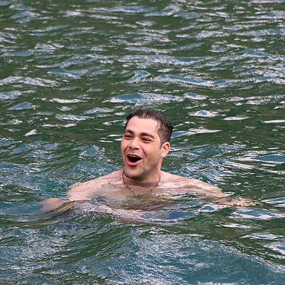 Yazan springt in jeden See. Keiner war schneller im Wasser ;-)