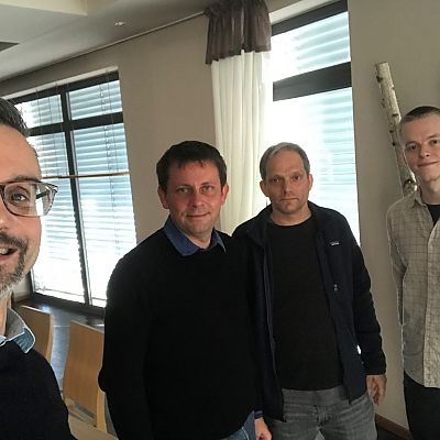 November 2021: Manuel mit den Entwicklern Marc, Lukas und Nils bei den webEdition Intensivtagen 2021 im Spessart. 
