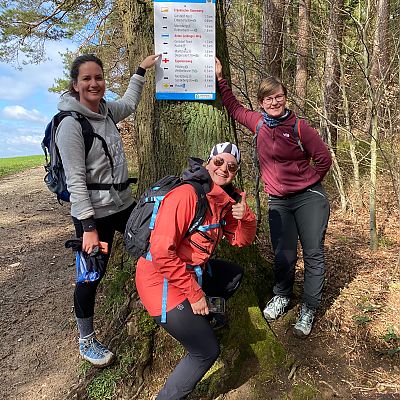 April 2022: Vier Gipfelstürmerinnen auf Wanderschaft. #exitoAlpenCross Vorbereitungstour auf dem Anton-Leidinger-Weg.