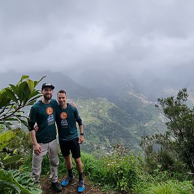 April 2022: Philipp und Jonas während ihres Workation-Trips auf Madeira. Wanderung auf den Adlerfelsen.