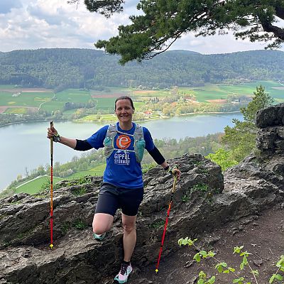 Mai 2022: Gipfelstürmerin Jenni auf einer letzten Trainingseinheit am 1000-Höhenmeter-Weg in Pommelsbrunn vor ihrem Start beim Chiemgau Trail Run.