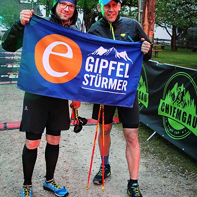 Mai 2022: Chiemgau Trail Run. Gipfelstürmer Peter und Stefan gehen an die Startlinie zum Ultramarathon.