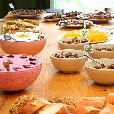 Juni 2022: 13. Ausgabe der kulinarischen exito Weltreise "Cook your Country". Soheila aus dem Iran hat persische Küche für unser Team zelebriert. 