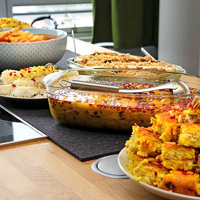 Juni 2022: 13. Ausgabe der kulinarischen exito Weltreise "Cook your Country". Soheila aus dem Iran hat persische Küche für unser Team zelebriert. 