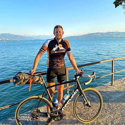 Juli 2022: Ruud reist per Fahrrad zum exitoAlpenCross nach Klosters an. Ein sehr ambitioniertes "Bike2Hike"-Projekt.
