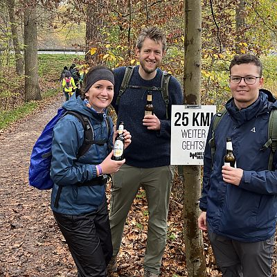 November 2022: Vicky, Sven und Ruud beim 50 km langen Megamarsch in Nürnberg.
