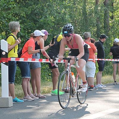 Juni 2023: Ana und Victoria gehen beim Rothsee Triathlon als Einzelstarterinnen bei der Sprintdistanz ins Rennen.