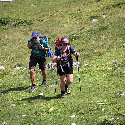 Laura ist zum 2. Mal dabei. Stefan ist ein AlpenCross-Pionier - er gehört zu den 4 Teilnehmern, die jeden Meter mitgelaufen sind.