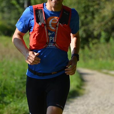 September 2023: Unser Gipfelstürmer und Ultrarunner Stefan verteidigt seinen Titel beim Fränkischen Backyard Ultra. Mit 201,18 km (30 Runden) qualifiziert er sich für die Deutsche Meisterschaft im nächsten Jahr.