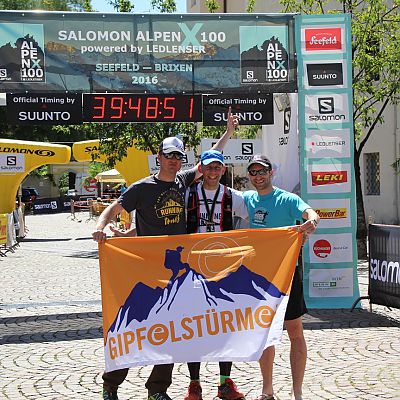 Das exito Trailrunning-Team. Ultraläufer Stefan mit seinen Supporters Bart und Jochen.