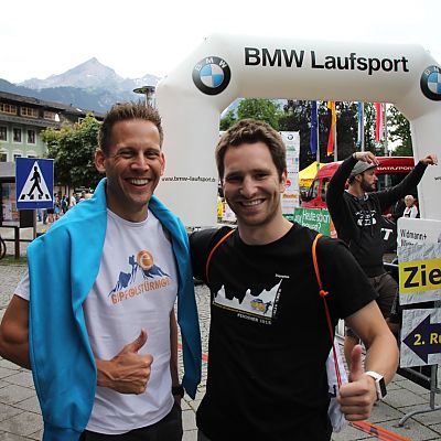 Die Zugspitz Trailrun Challenge​ startete bereits am Freitag mit dem "AOK Citylauf" in Garmisch-Partenkirchen. Am Zieleinlauf begaben sich Stefan, Bart und Supporter Jochen in Trailrunning-Stimmung.
