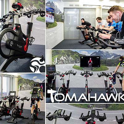 Januar 2015: Ein besonderes Highlight in unserem neuen Sportraum sind sechs IC7 Indoor-Bikes aus dem Hause Tomahawk. Gefahren wird mit Blick auf eine hochauflösende Gigapixel-Panorama-Fototapete, die eine Kehre des Sustenpasses (Schweiz) zeigt.