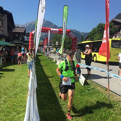 August 2015: Karwendelmarsch 2015. Stefan läuft nach 6:56:47 in Pertisau ein.