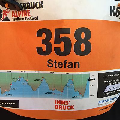 Orange war die Erkennungsfarbe für die 65 km Läufer ...