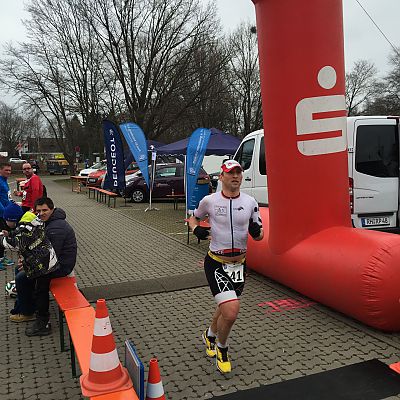 Christian Schinkel, ambitionierter Triathlet des Post SV Nürnberg e.V.​, erreicht nach MEGA-starken 01:17:22 das Ziel. WOW, Gratulation.