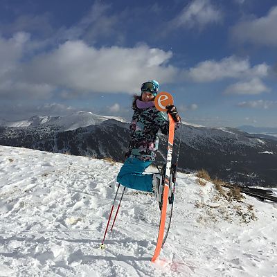 Dezember 2014, Kärnten (Österreich):   „e“ im Schnee! Unsere ski-begeisterte Ana hat in „e“-Begleitung nahe ihrer Heimat Slowenien auf der Turracher Höhe einen sportlichen Ski-Tag verbracht!