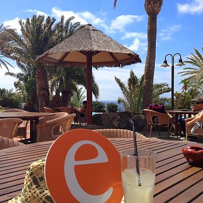 Juni 2014, Fuerteventura: nsere Kerstin hat am Playa de Esquinzo im Süden von Fuerteventura Kraft getankt - natürlich immer begleitet von unserem „e“. 