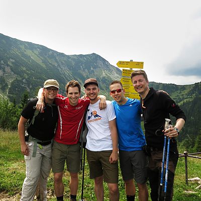 Jenni, Lukas, Peter, Bart, Stefan und Jochen auf dem Weg von der BaumoosAlm​ zum Großen Traithen (1.852 m).