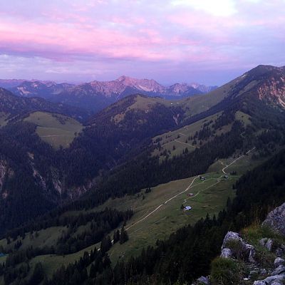 Sonnenaufgangstour über die Himmelmoosalm auf den Brünnstein (1.634 m).