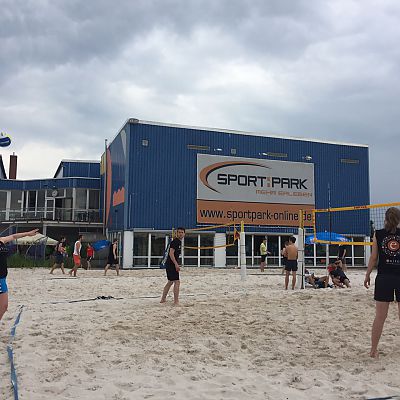 Juni 2016: MTP Summer Day. Unser Beachvolleyball-Team gewinnt 2 Spiele ;-)