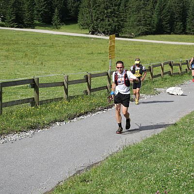 Juli 2016: Zugspitz Berglauf. Stefan kommt an der Ehrwalder Alm​ an ...