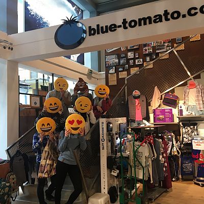 Zu Besuch im Blue Tomato Shop Schladming.